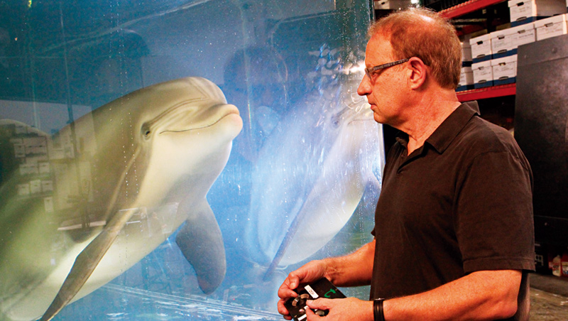 科技公司打造逼真的機器海豚，希望能取代水族館內的活體動物，讓海洋娛樂產業以更人道的方式經營。